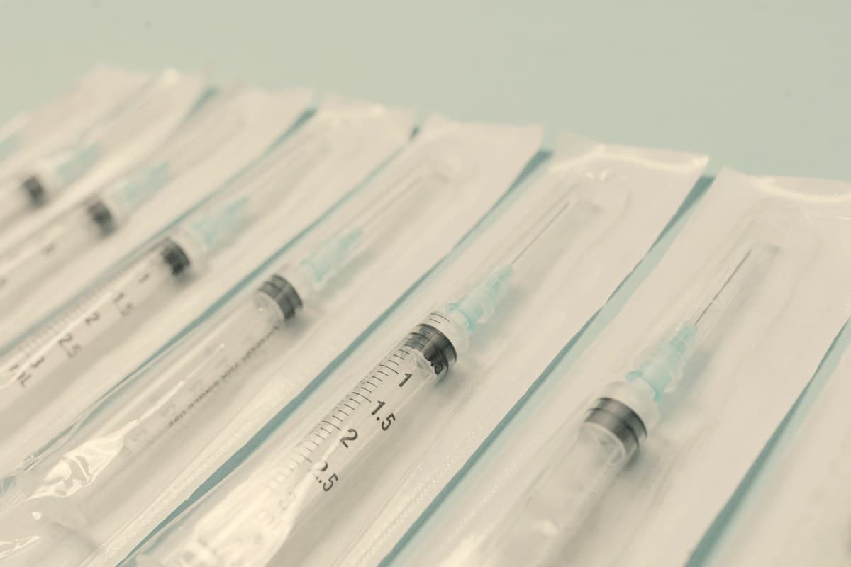 Close-up of insulin syringes showing unit markings used for tirzepatide dosing