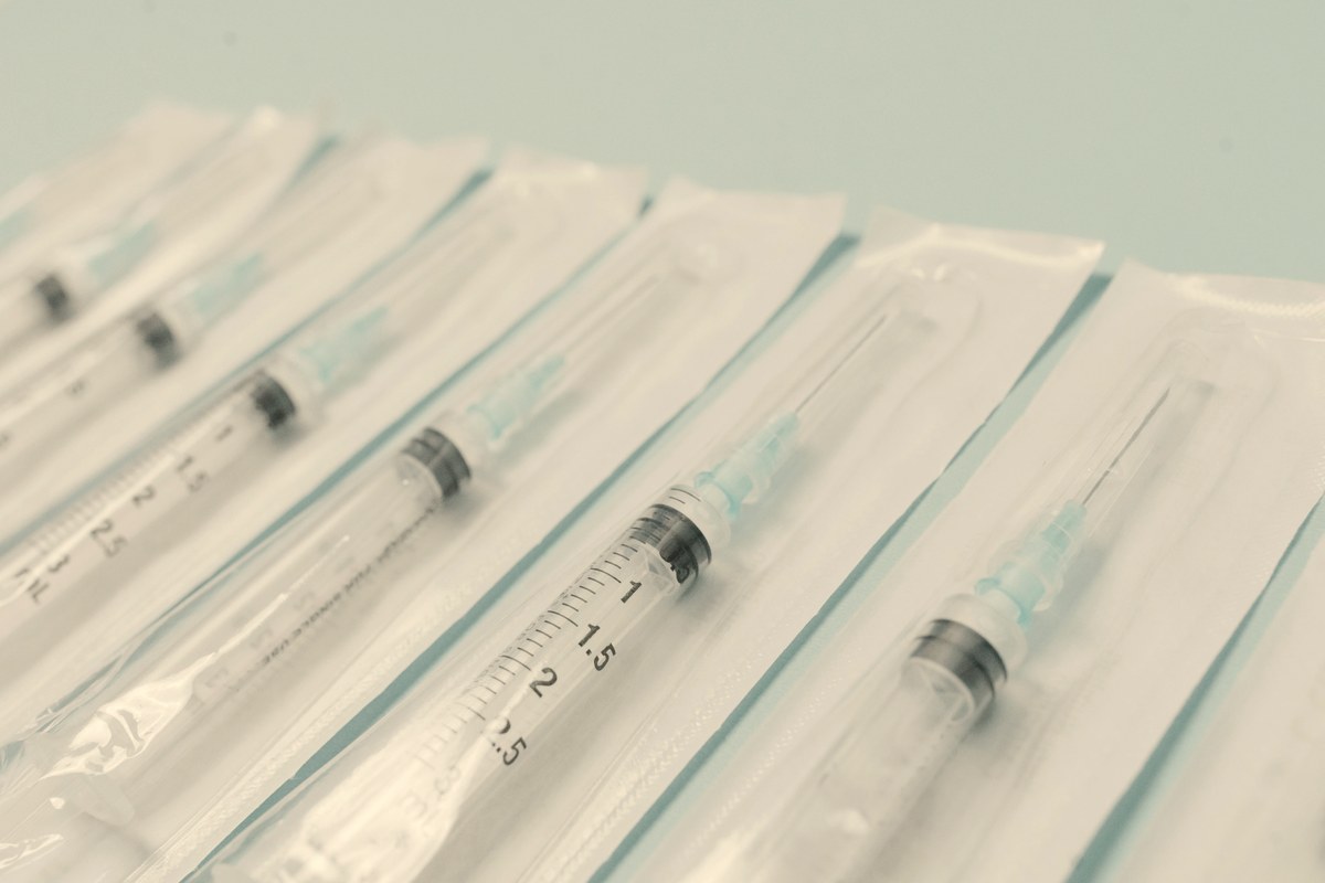 Close-up of insulin syringes showing unit markings used for tirzepatide dosing